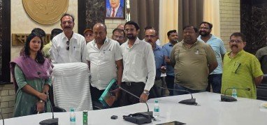 Merchants expressed strong anger over issues related to multilevel parking, stray animals, and traffic management, raising serious concerns. IMAGE CREDIT TO REPORTER