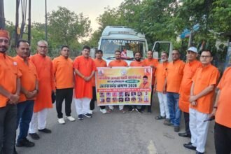 BJP workers set out on the Devbhoomi Darshan Yatra of Uttarakhand and will visit various religious sites. IMAGE CREDIT TO** Alternative formal version: **BJP workers have embarked on the Uttarakhand Devbhoomi Darshan Yatra to visit several religious places. IMAGE CREDIT TO रिपोर्टर
