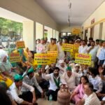 Farmers and workers demonstrated at the tehsil in protest against the NEET paper leak and increasing inflation. IMAGE CREDIT TO रिपोर्टर