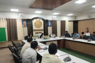 Directions were given to ensure continuous electricity supply according to the prescribed roster. IMAGE CREDIT TO सूचना विभाग