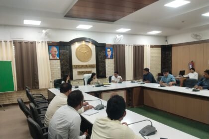 Directions were given to ensure continuous electricity supply according to the prescribed roster. IMAGE CREDIT TO सूचना विभाग