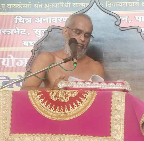 Acharya Vinishchaya Sagar Maharaj stated that the remembrance of death gives meaning to life. IMAGE CREDIT TO REPORTER