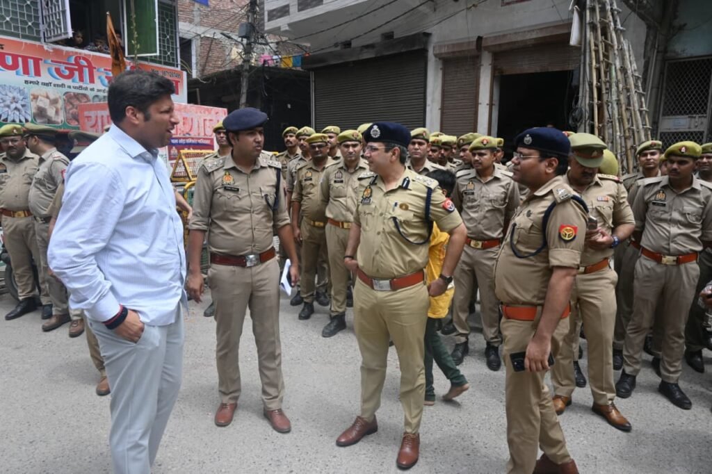 गाजियाबाद में पुलिस ने शुरू किया हिस्ट्रीशीटर वेरिफिकेशन अभियान, अपराधियों पर कसेगा शिकंजा 2 Police Launch History-Sheeter Verification Campaign in Ghaziabad; Crackdown on Criminals to Be Tightened — IMAGE CREDIT TO POLICE