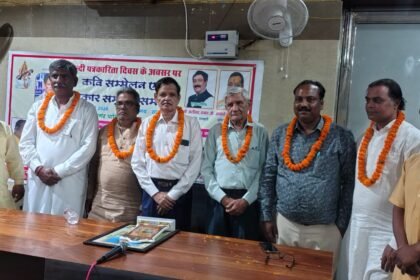 Kavi Sammelan Organized on Hindi Journalism Day; Journalists Honored – IMAGE CREDIT TO REPORTER