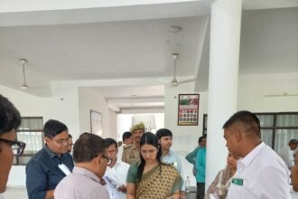 District Magistrate Conducts Surprise Inspection of All Sections at the Collectorate – IMAGE CREDIT TO INFORMATION DEPARTMENT