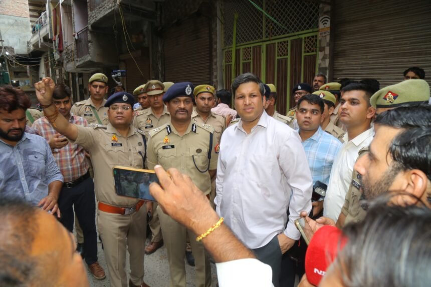 Two Illegally Operated Madrasas Sealed in Joint Action by Police and Administration – IMAGE CREDIT TO सूचना विभाग