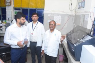 The DM inspected the CHC Shamli and issued instructions to improve arrangements. IMAGE CREDIT TO सूचना विभाग