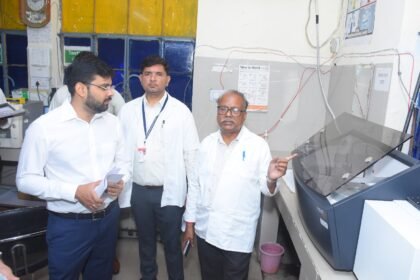 The DM inspected the CHC Shamli and issued instructions to improve arrangements. IMAGE CREDIT TO सूचना विभाग