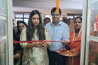 Inauguration of Saras Shop provides a new market for women from self-help groups; District Magistrate boosts their morale — IMAGE CREDIT TO सूचना विभाग