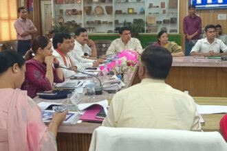 In-charge Minister Kapil Dev Agarwal participated in the District Administrative Coordination Committee meeting — IMAGE CREDIT TO INFORMATION DEPARTMENT