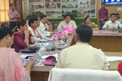 In-charge Minister Kapil Dev Agarwal participated in the District Administrative Coordination Committee meeting — IMAGE CREDIT TO INFORMATION DEPARTMENT