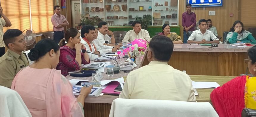 In-charge Minister Kapil Dev Agarwal participated in the District Administrative Coordination Committee meeting — IMAGE CREDIT TO INFORMATION DEPARTMENT