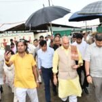 In-charge Minister Dharmpal Singh inspected the Municipal Corporation cowshed and praised the arrangements — IMAGE CREDIT TO NAGAR NIGAM