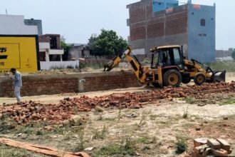 HPDA Bulldozer Action in Pilkhuwa: 42,000 Square Meters of Illegal Plotting Demolished, Creating Panic Among Colonizers and Illegal Builders – IMAGE CREDIT TO AUTHORITY