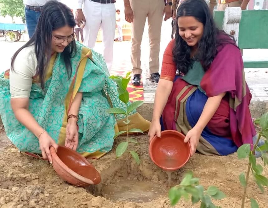 On World Environment Day, the “Ek Ped Maa Ke Naam” Campaign Echoes; Officials Including DM, CDO, and SP Participate in Tree Plantation – IMAGE CREDIT TO सूचना विभाग