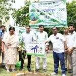 World Environment Day: Mayor and Municipal Commissioner Along with Municipal Corporation Officials Participate in Tree Plantation – IMAGE CREDIT TO NAGAR NIGAM