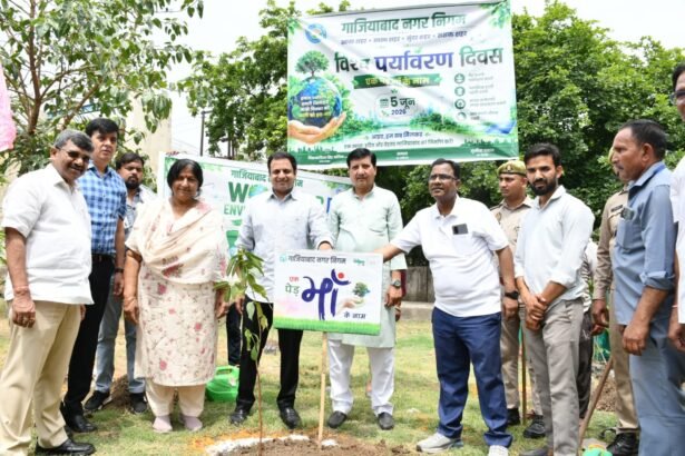 World Environment Day: Mayor and Municipal Commissioner Along with Municipal Corporation Officials Participate in Tree Plantation – IMAGE CREDIT TO NAGAR NIGAM