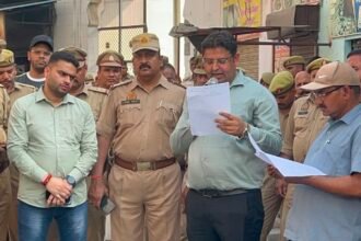 The market of 14 shops built near Jama Masjid has been declared illegal, and a fine of ₹2.22 crore has been imposed — IMAGE CREDIT TO REPORTER