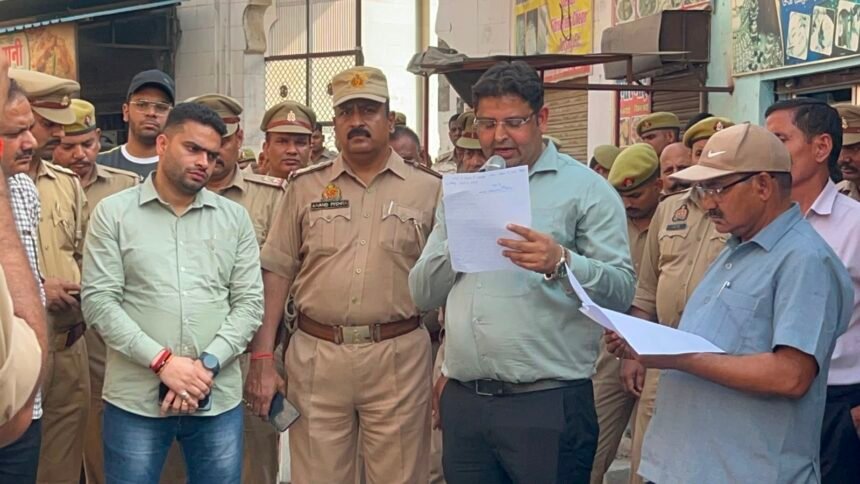 The market of 14 shops built near Jama Masjid has been declared illegal, and a fine of ₹2.22 crore has been imposed — IMAGE CREDIT TO REPORTER