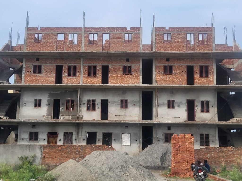 अवैध निर्माणों पर एमडीडीए का कड़ा प्रहार: तुन्तोवाला और मेहुवाला में बहुमंजिला इमारत समेत दो भवन सील 2 WhatsApp Image 2026 06 06 at 7.58.11 PM