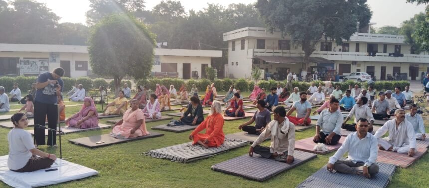 Yoga Training Camp Organized on the Occasion of International Yoga Day — IMAGE CREDIT TO रिपोर्टर
