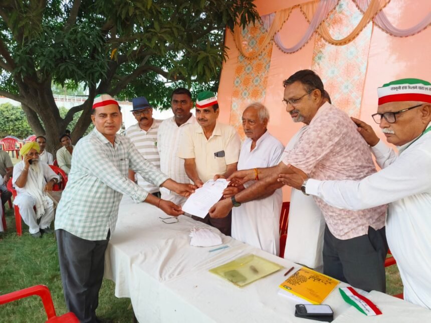Strong message of farmers’ unity: Ashok Kumar Dingra appointed as Hapur district president of the Rashtriya Kisan Mazdoor Sangathan — IMAGE CREDIT TO रिपोर्टर