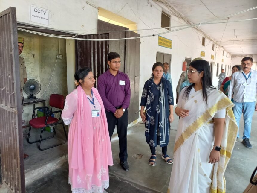 5,589 Candidates Appeared for the Police Recruitment Examination on the Second Day; 2,475 Remained Absent, District Magistrate Kavita Meena Inspected Examination Centers — IMAGE CREDIT TO INFORMATION DEPARTMENT