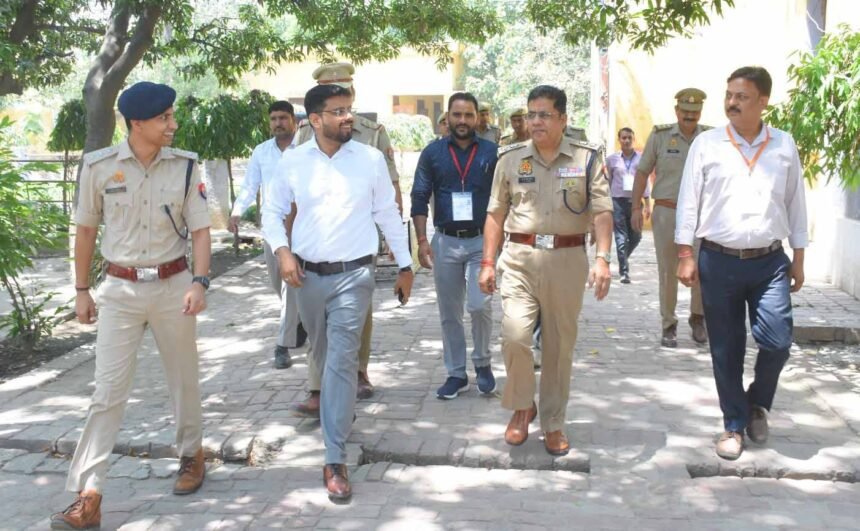 DM and SP inspected the police recruitment examination and reviewed security arrangements — IMAGE CREDIT TO सूचना विभाग