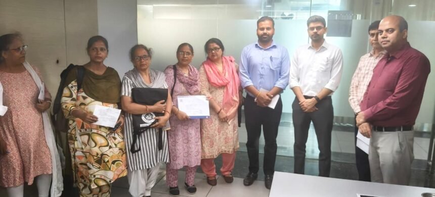 Enumerators who completed census work were honoured — IMAGE CREDIT TO प्राधिकरण