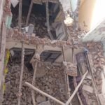 Wall of Under-Construction House Collapses During Storm; Two Houses Damaged, Major Accident Averted — IMAGE CREDIT TO रिपोर्टर