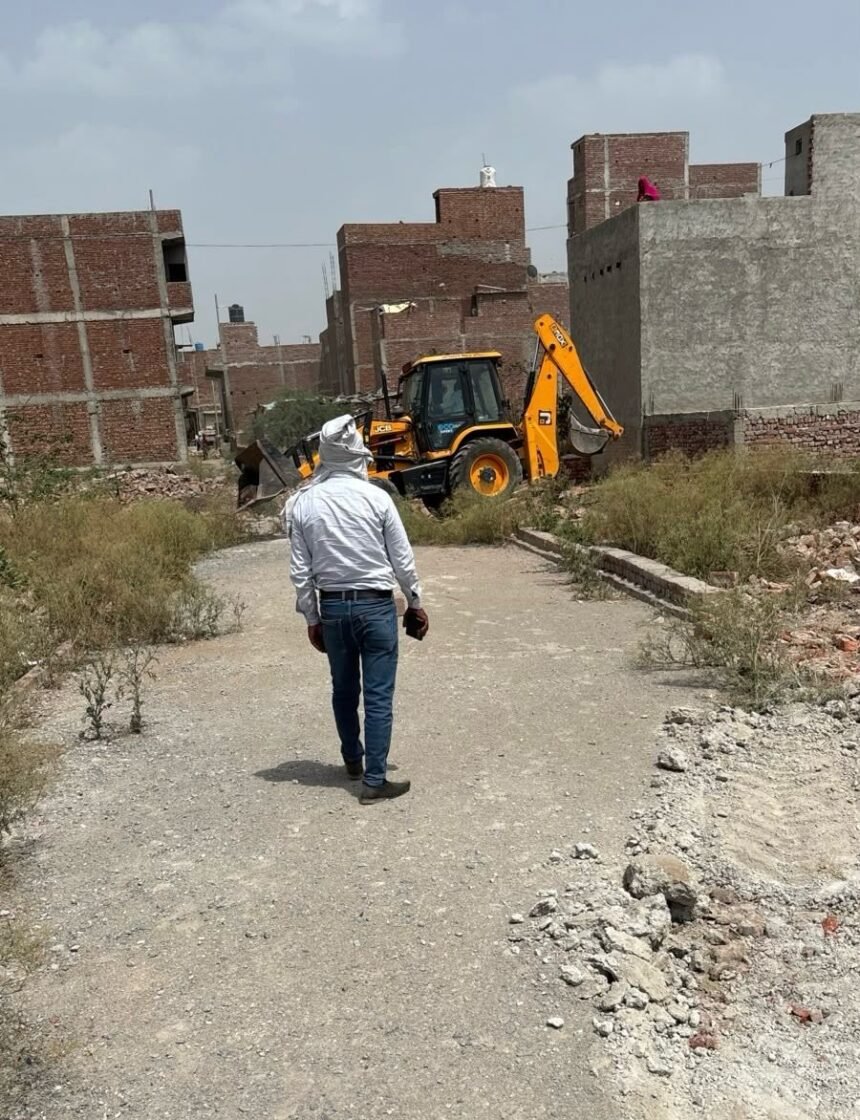 GDA Takes Major Action in Loni: Illegal Colony Sprawling Over 8,000 Square Meters Demolished — IMAGE CREDIT TO प्राधिकरण