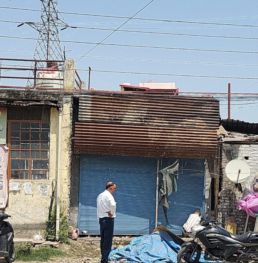 MDDA Vice Chairman Banshidhar Tiwari’s Major Crackdown on Illegal Constructions: Two Buildings Sealed on GMS Road and Shimla Road — IMAGE CREDIT TO प्राधिकरण