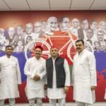 SP leader Nawab Imtiaz meets Akhilesh Yadav; discussions held on Budhana Assembly strategy — IMAGE CREDIT TO रिपोर्टर