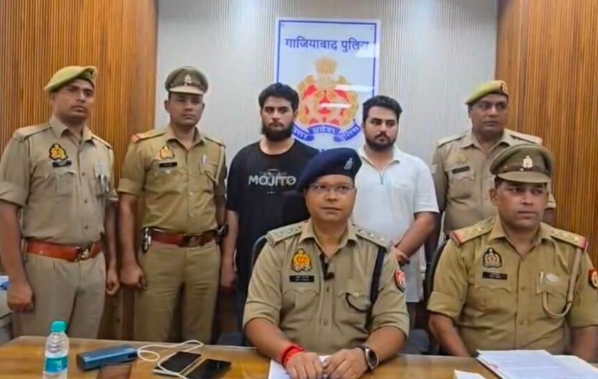 Sahibabad Police Arrest Two Brothers for Stealing Four-Wheelers on Demand — IMAGE CREDIT TO पुलिस