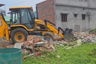 MDDA’s bulldozer action was carried out against illegal plotting in Pithuwala Khurd, demolishing an unauthorized colony being developed over one bigha of land. IMAGE CREDIT TO AUTHORITY