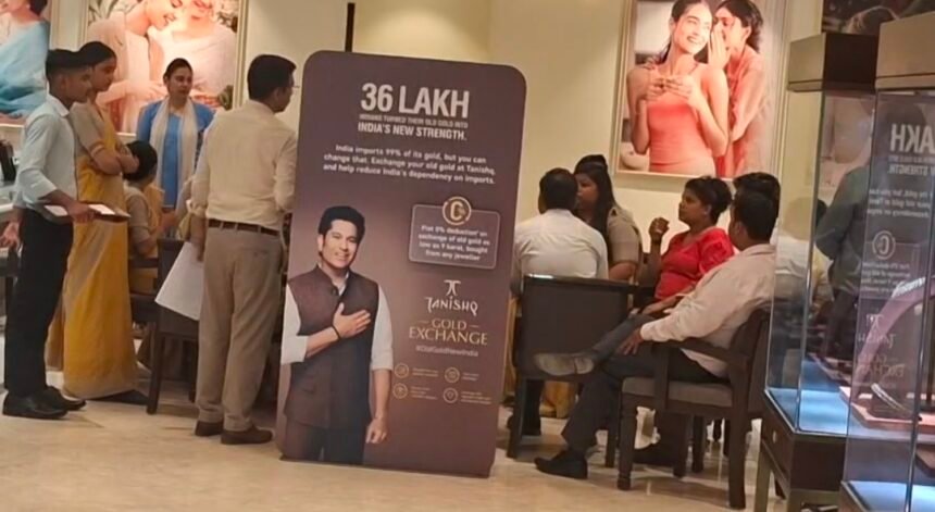 Salesperson plotted a theft conspiracy at the Tanishq showroom; police have taken one accused into custody — IMAGE CREDIT TO रिपोर्टर
