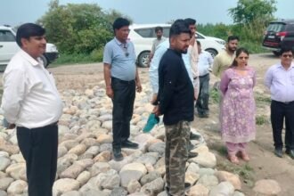 District Magistrate Jasjit Kaur inspected flood protection works and issued necessary instructions to officials. IMAGE CREDIT TO सूचना विभाग