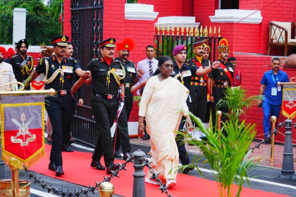 राष्ट्रपति द्रौपदी मुर्मू की उपस्थिति में भारतीय सैन्य अकादमी की पासिंग आउट परेड सम्पन्न, 515 कैडेट बने सैन्य अधिकारी 3 WhatsApp Image 2026 06 13 at 9.16.00 PM