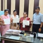 "Census 2027: Municipal Corporation officials presented certificates of appreciation to female teachers for their outstanding work." IMAGE CREDIT TO NAGAR NIGAM