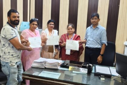 "Census 2027: Municipal Corporation officials presented certificates of appreciation to female teachers for their outstanding work." IMAGE CREDIT TO NAGAR NIGAM