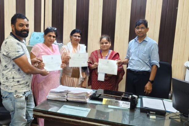"Census 2027: Municipal Corporation officials presented certificates of appreciation to female teachers for their outstanding work." IMAGE CREDIT TO NAGAR NIGAM