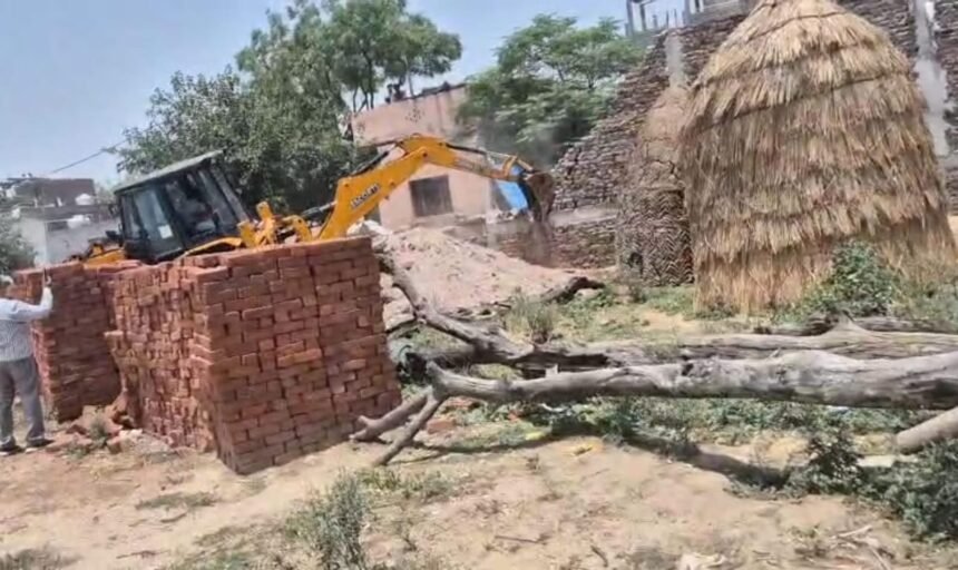 Administration’s Bulldozer Action in Village Kushaliya; Encroached “Enemy Property” Freed — IMAGE CREDIT TO सूचना विभाग