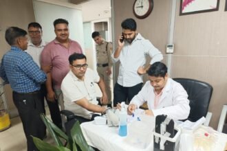 Blood Donation Camp Held at MDDA Office: Officials and Employees Donate 40 Units of Blood; Vice-Chairman Says Authority Leads in Social Responsibility Along with Development — IMAGE CREDIT TO प्राधिकरण