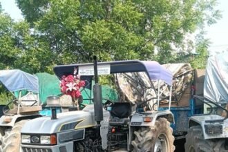 Action taken against illegal dumping of garbage; four tractor-trolleys were seized and a fine of one lakh rupees was imposed. IMAGE CREDIT TO प्राधिकरण