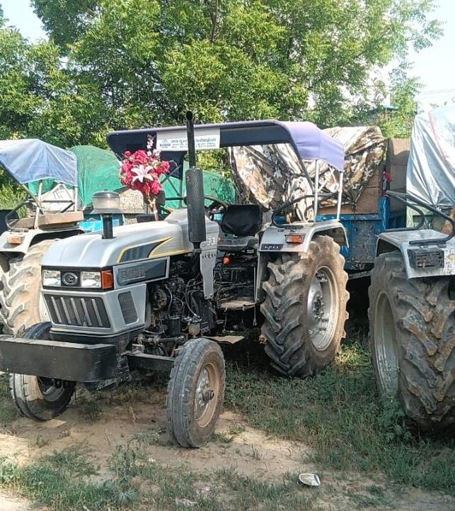 Action taken against illegal dumping of garbage; four tractor-trolleys were seized and a fine of one lakh rupees was imposed. IMAGE CREDIT TO प्राधिकरण