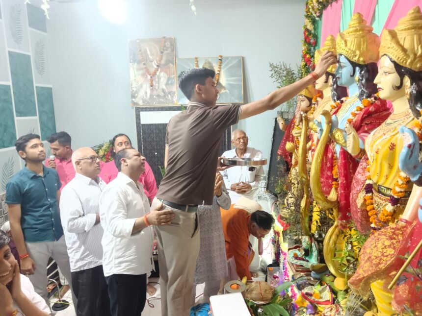 A grand Ramayan recitation was held in Vishwakarma Nagar on Bada Mangal. IMAGE CREDIT TO रिपोर्टर