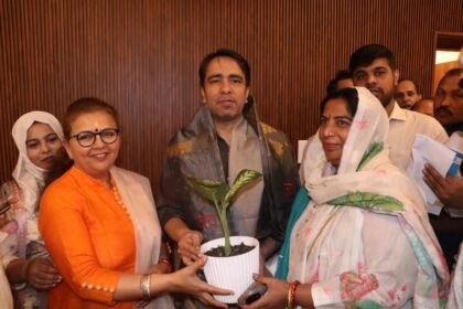 Shooter Renu Tomar joined the RLD after meeting Jayant Chaudhary. IMAGE CREDIT TO रिपोर्टर