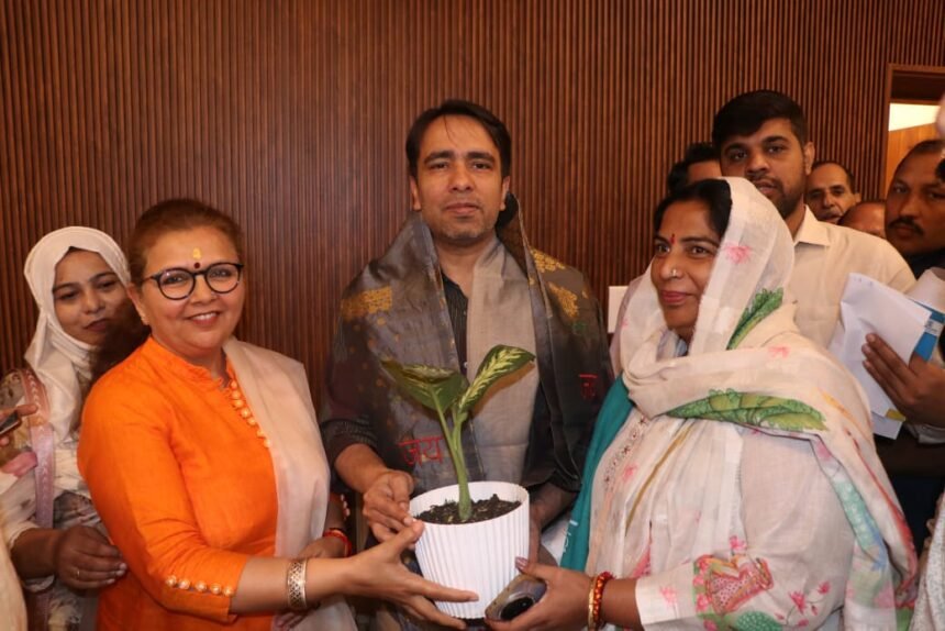 Shooter Renu Tomar joined the RLD after meeting Jayant Chaudhary. IMAGE CREDIT TO रिपोर्टर