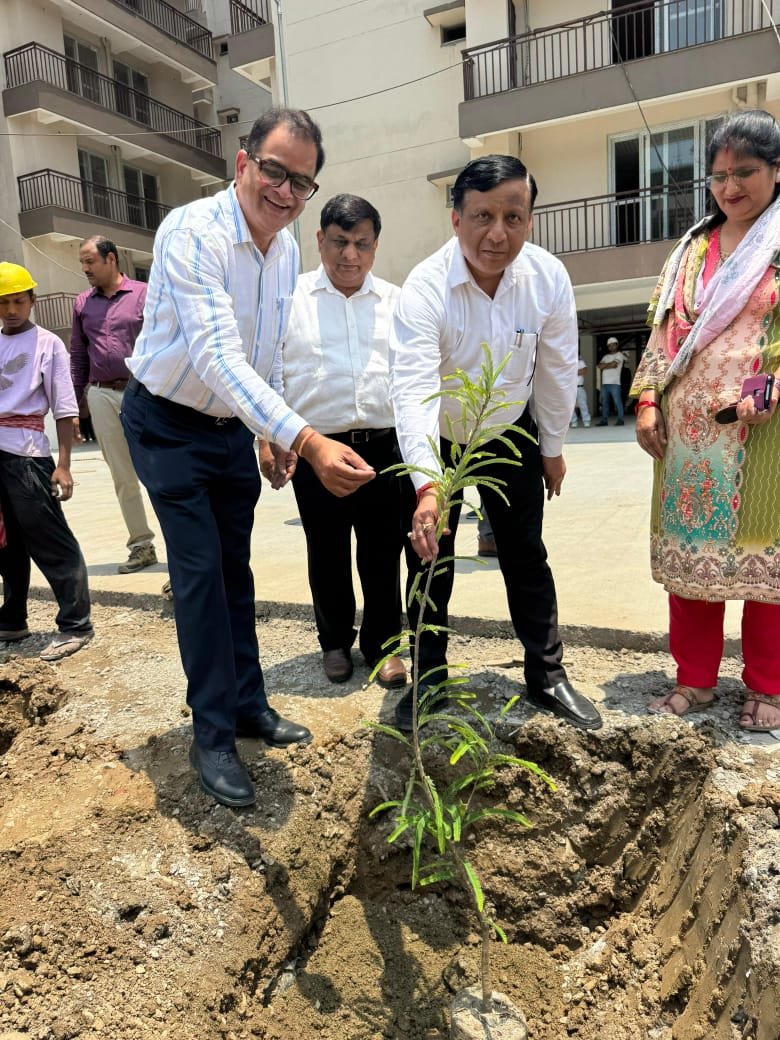 MDDA Focuses on Both Greenery and Bulldozer Action: Vice Chairman Banshidhar Tiwari Conducts Marathon Inspection to Accelerate Development Works — IMAGE CREDIT TO प्राधिकरण