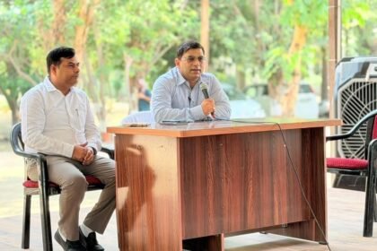 Transport Officials Provide Information Related to the Transport Department to 250 Trainee Constables IMAGE CREDIT TO रिपोर्टर